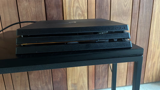 Playstation 4 Pro Usado - 1 TB com 4 controles Dualshock 4 Originais + TODOS OS JOGOS